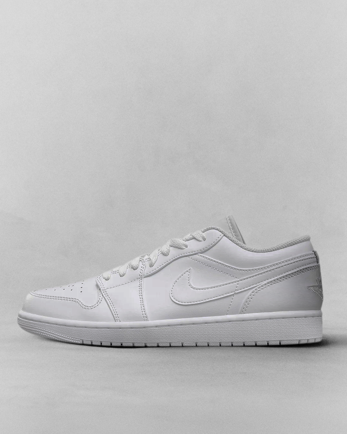 Sneaker Concept PSD Mock-Up – Jordan 1 Low (Editable File)